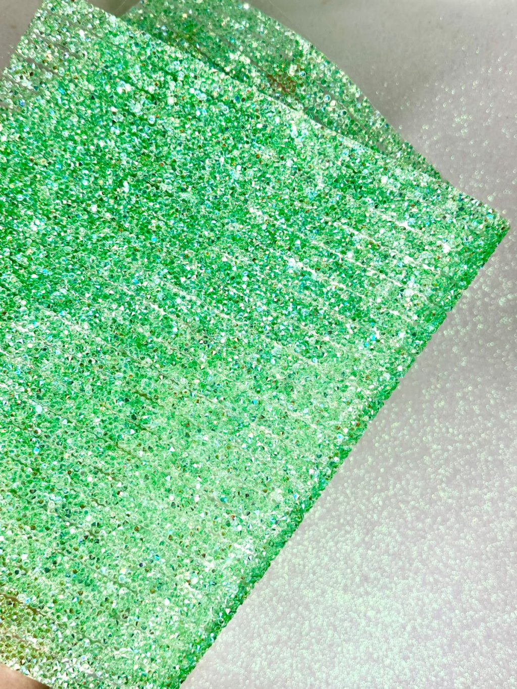 Micro manta strass cravejado Lomil Ref:7384 VERDE CLARO 10mm 02und