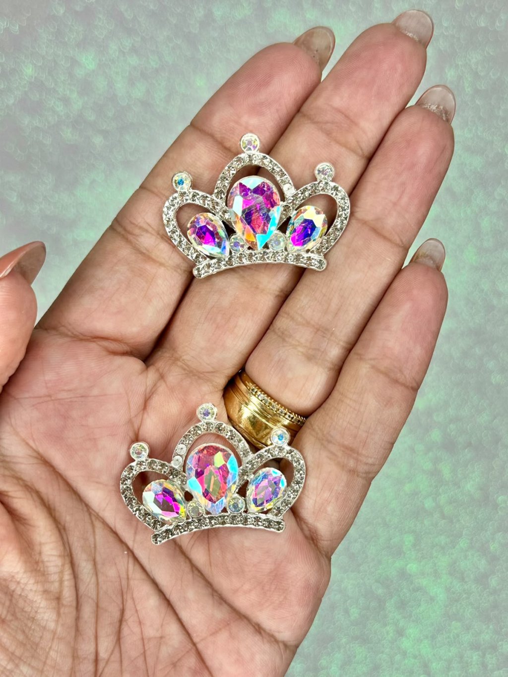 Aplique Coroa Luxo Metal/chaton Ref:33478 Lomil PRATA IRISADO 37mm unidade