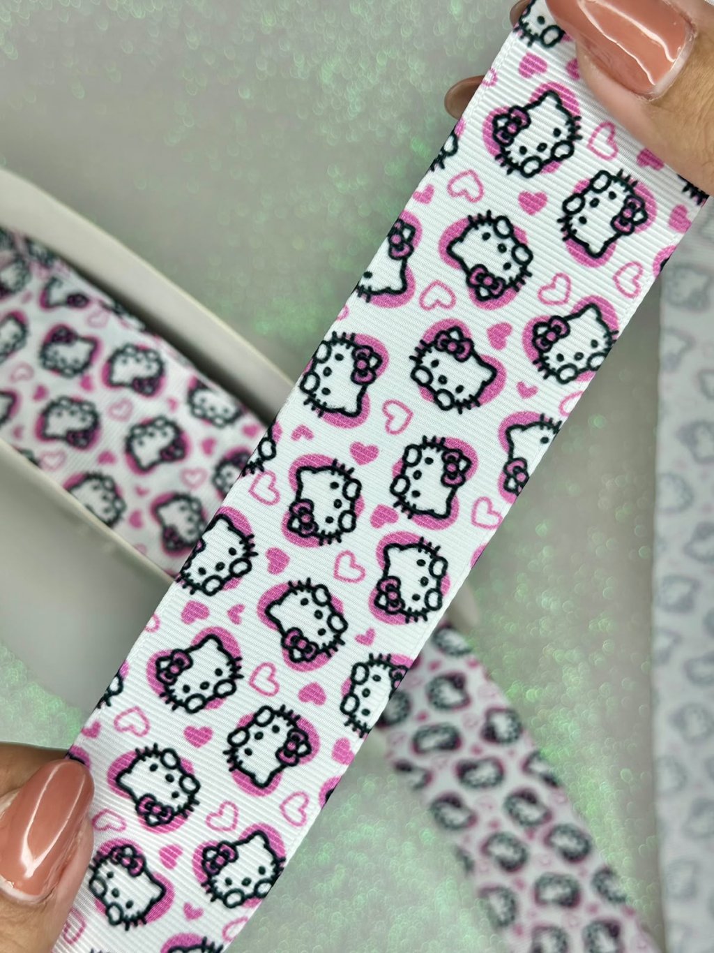 Fita Gorgurão Hello Kitty (Corações vazados) Mili Ref:33466 ROSA CLARO 38mm 05mt