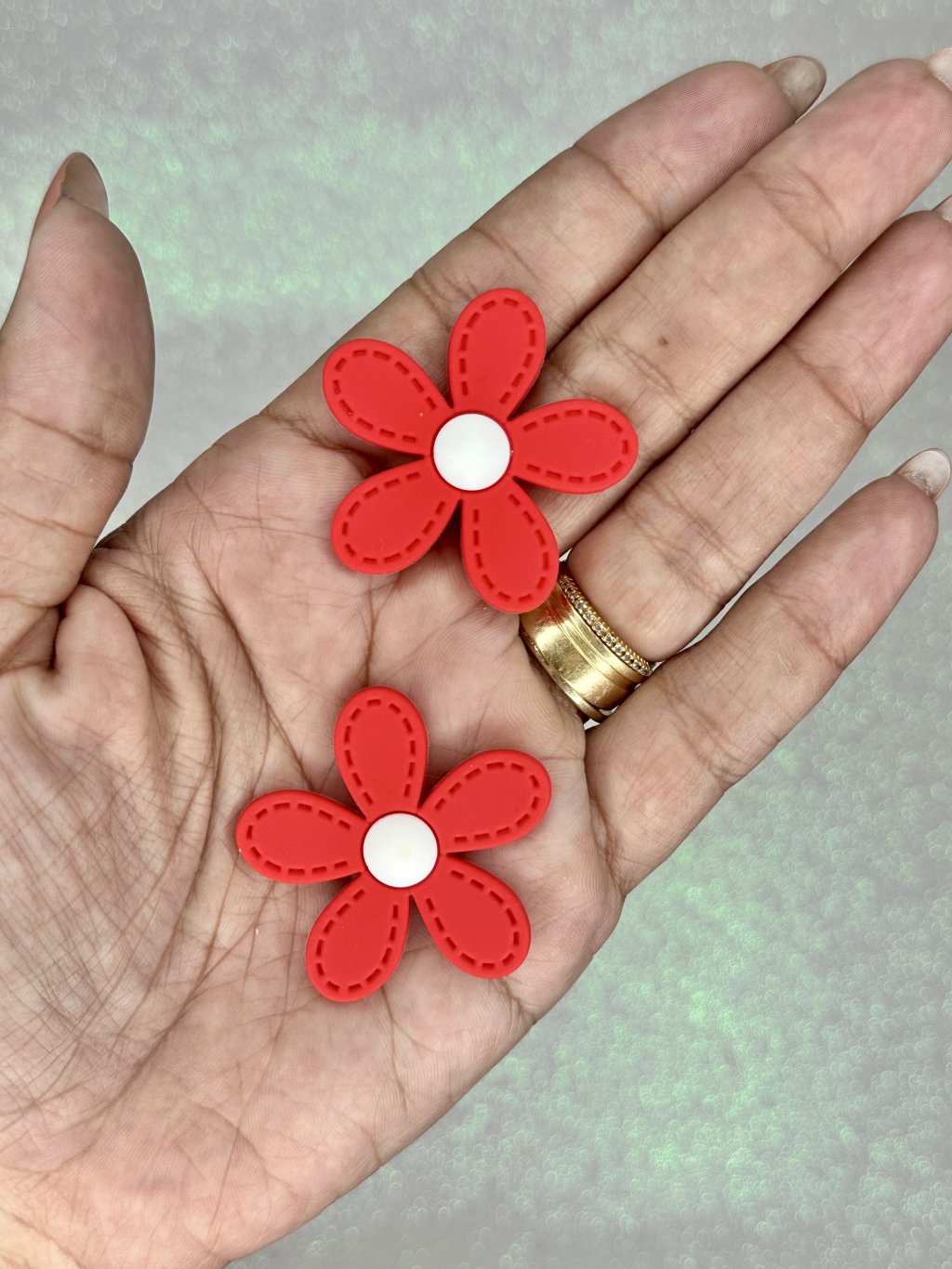 Aplique Emborrachado Flor Pesponto Ref:3272 VERMELHO/BRANCO 40mm 02und