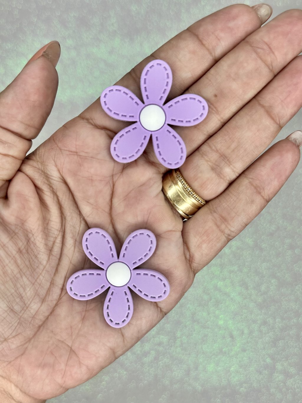 Aplique Emborrachado Flor Pesponto Ref:3272 LILÁS/BRANCO 40mm 02und