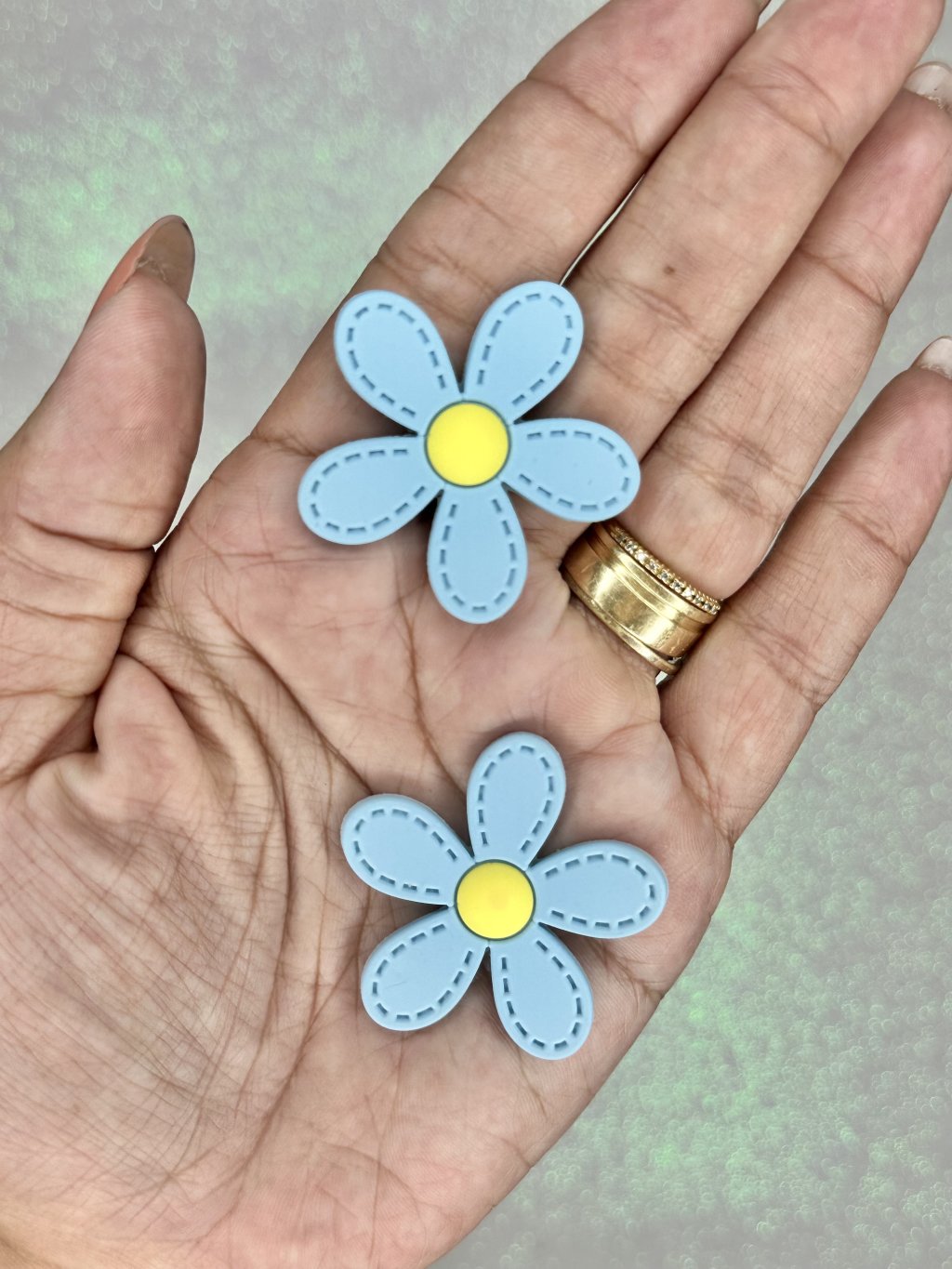 Aplique Emborrachado Flor Pesponto Ref:3272 AZUL/AMARELO 40mm 02und