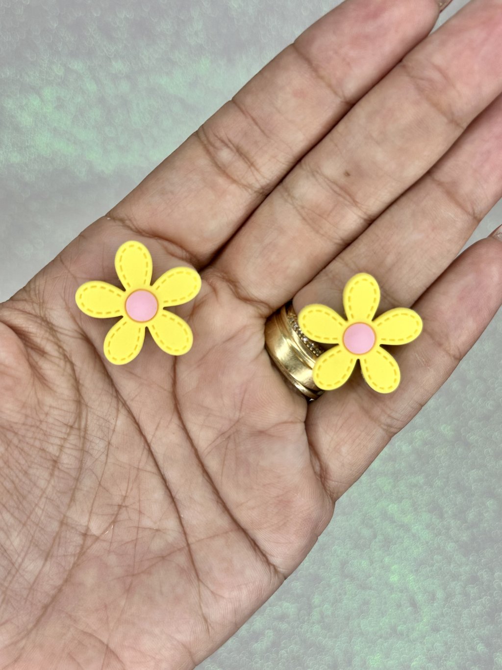 Aplique Emborrachado Flor Pesponto Ref:32728 AMARELO/ROSA 25mm 04und
