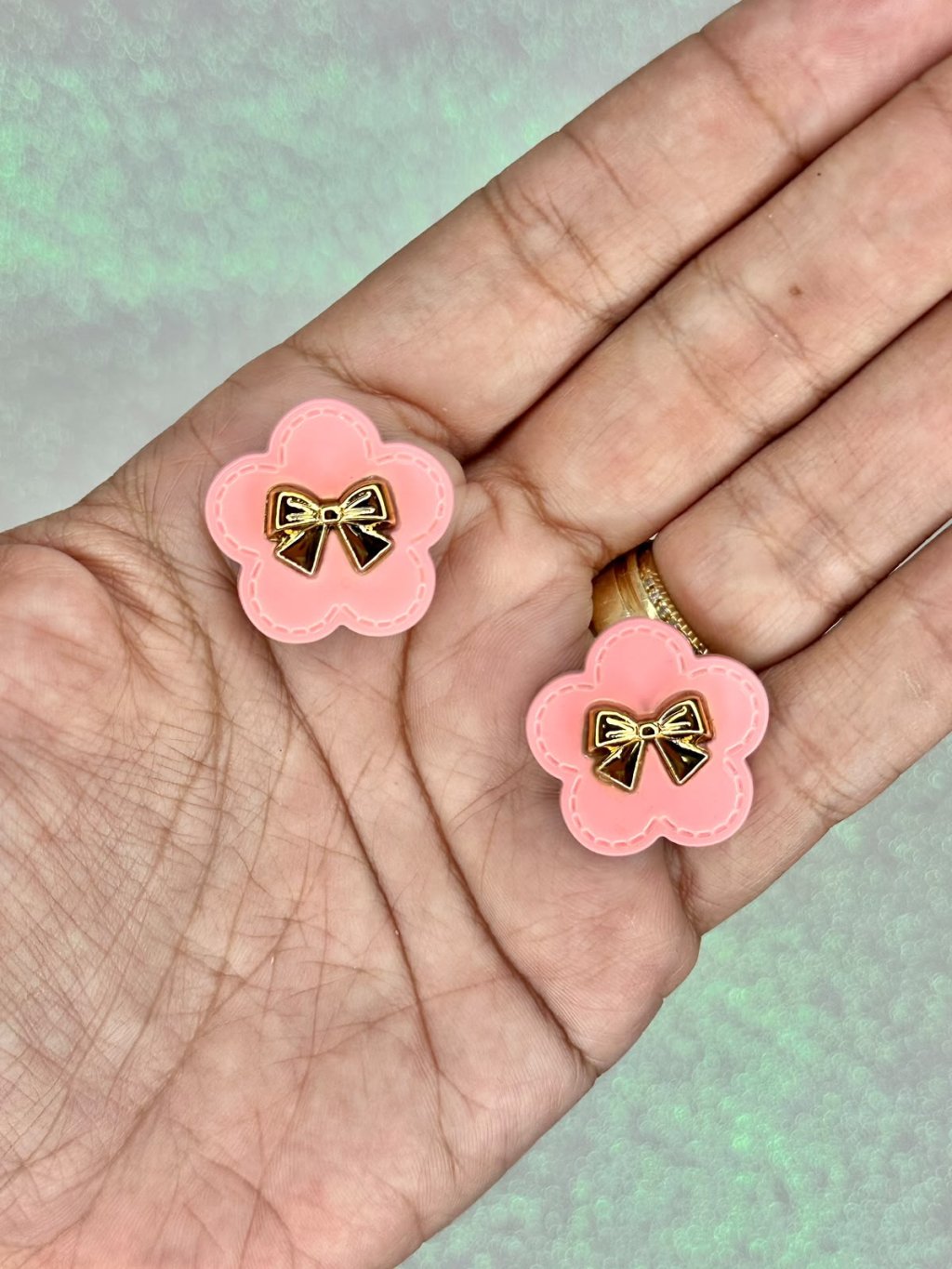 Aplique Flor Luxo (Laço Ouro) Resina Lomil Ref:33463 ROSA 25mm 02und