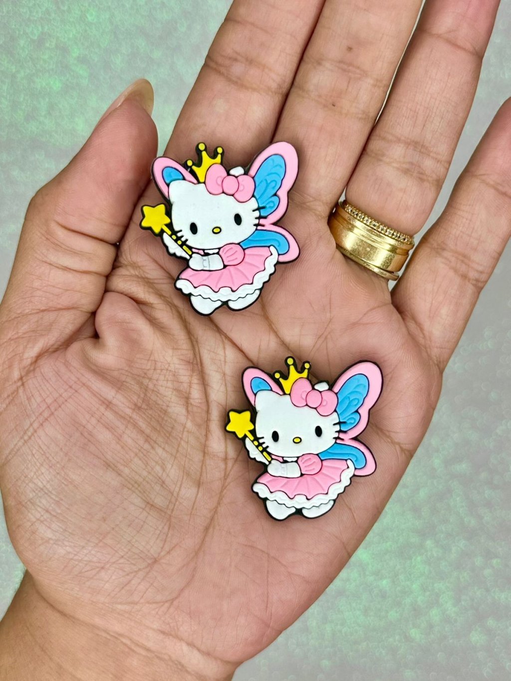 Aplique Emborrachado Hello Kitty (FADA) Mili Ref:32719 ROSA/AZUL 35mm 02und