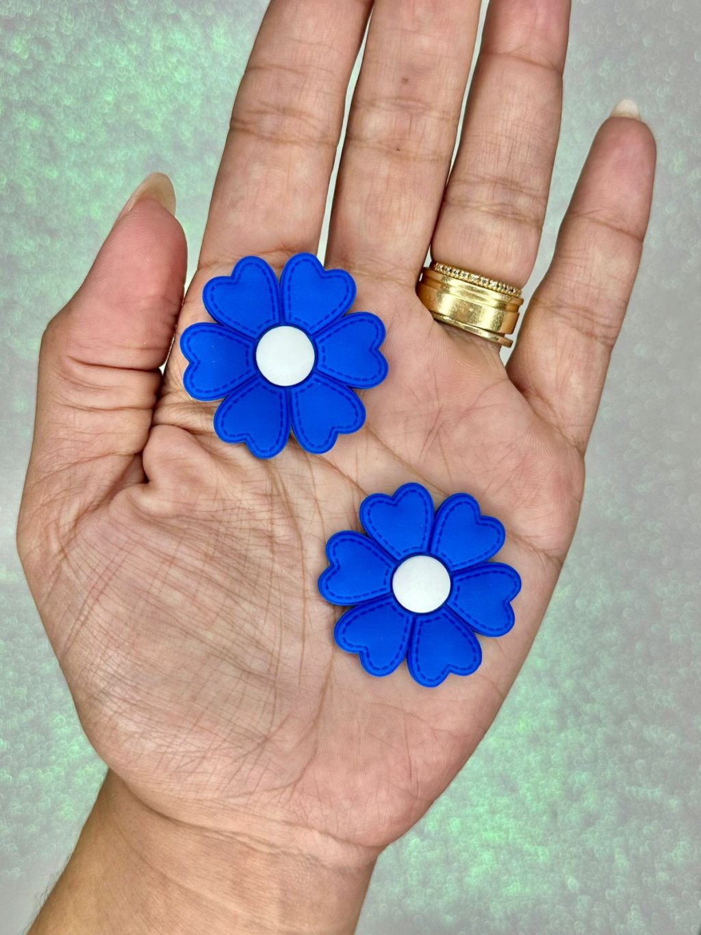 Aplique Emborrachado Flor Pesponto G Mili Ref:32721 AZUL ROYAL/BRANCO 37mm 02und