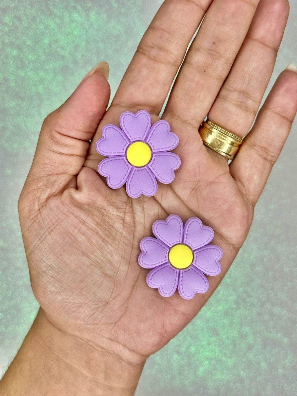 Aplique Emborrachado Flor Pesponto G Mili Ref:32721 LAVANDA/AMARELO 37mm 02und