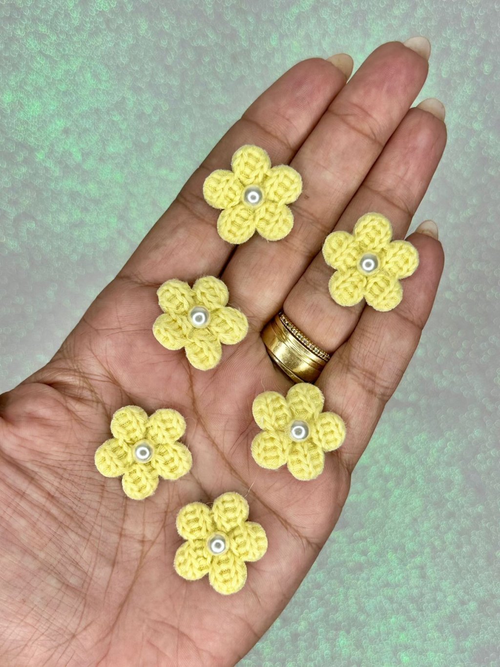 Aplique Flor Tricô com Pérola Mili Ref:33701 AMARELO 25mm 06und