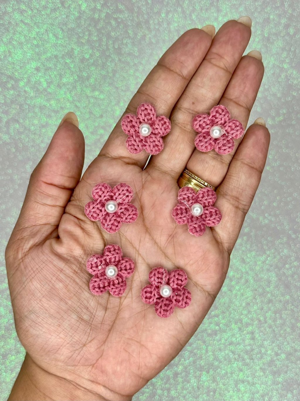 Aplique Flor Tricô com Pérola Mili Ref:33701 ROSA SECO 25mm 06und