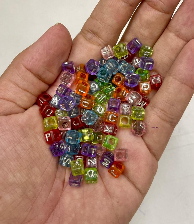 Miçanga Letras Quadrada ObaImport COLOR TRANSPARENTE/PRATA 6mm 20g