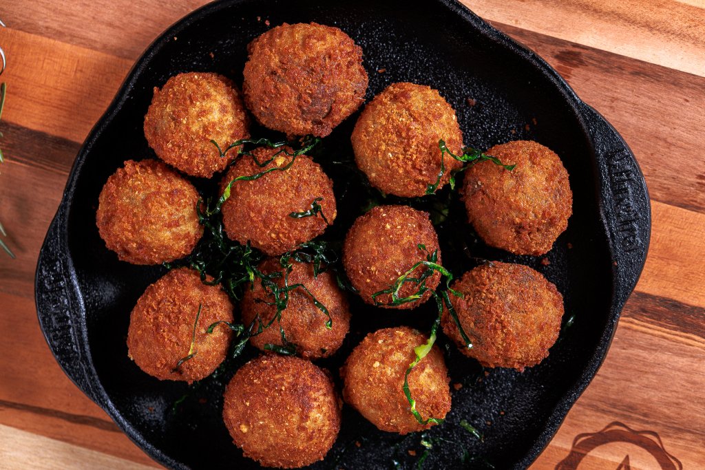 Bolinho de feijoada 12 unidades.