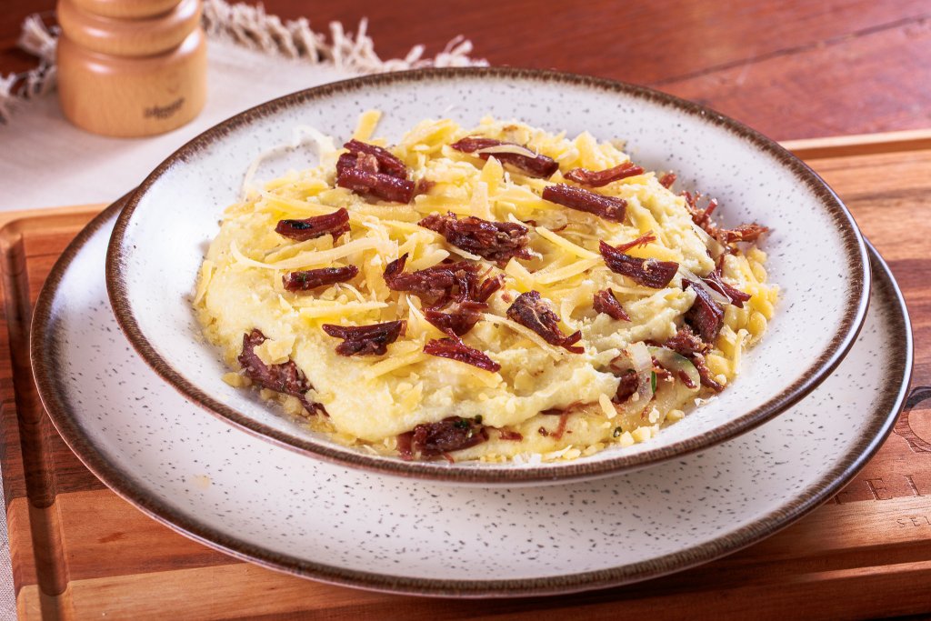 Escondidinho de Mandioca com Carne Seca