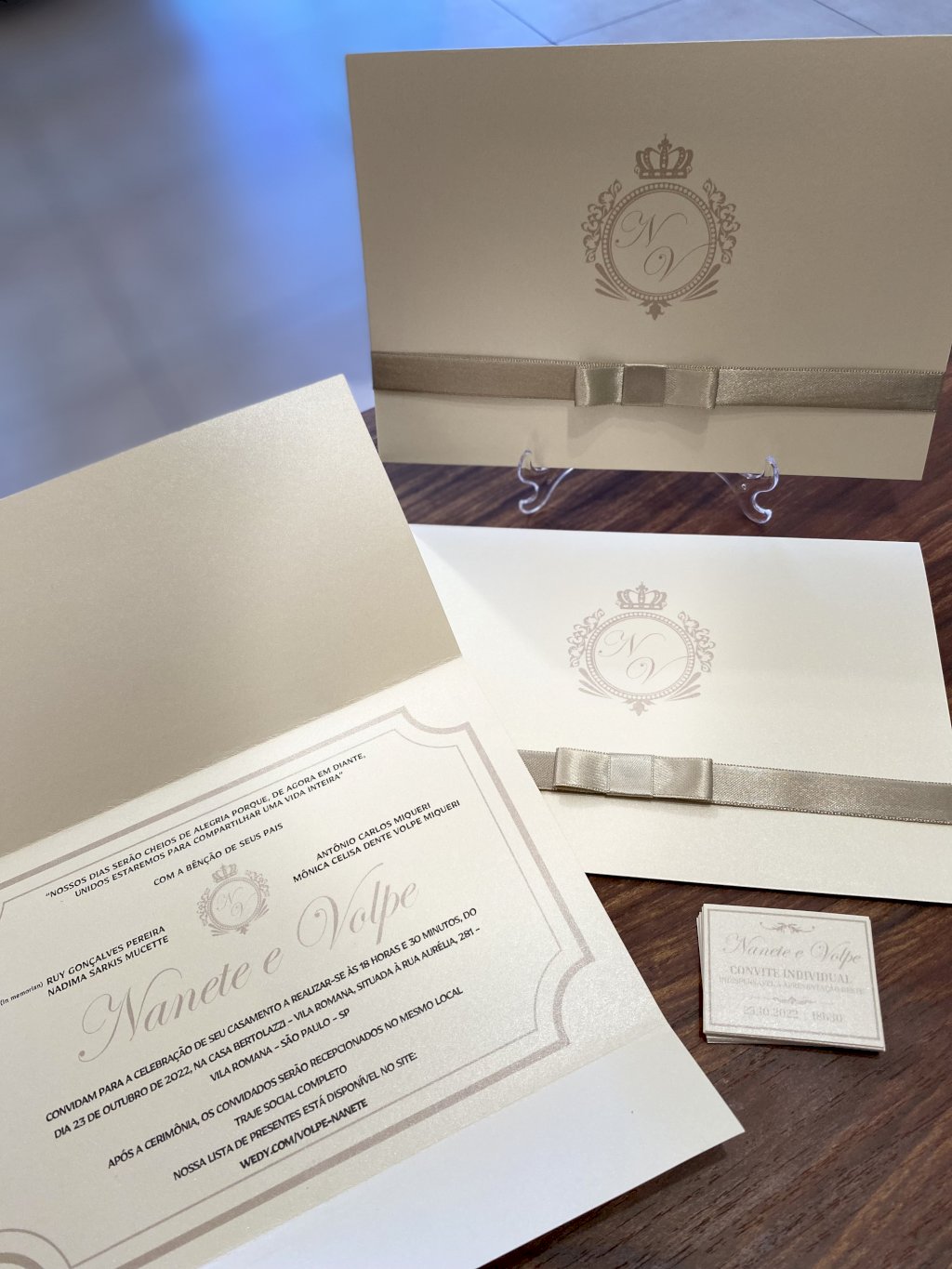 Convite de casamento (Premium-33) Papel Majorca Perolado Dourado