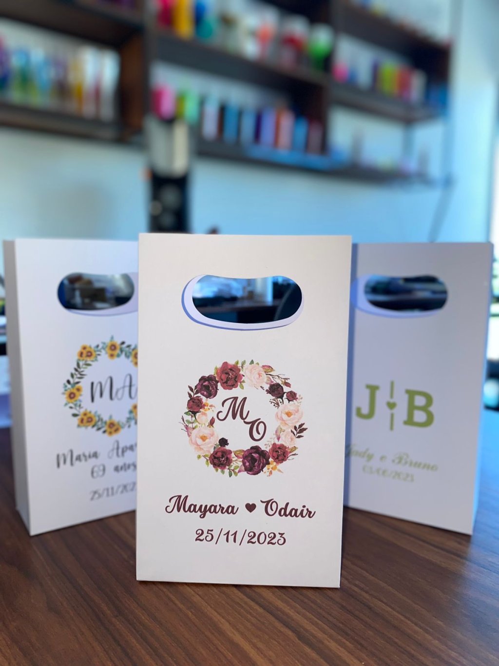 Sacolinha para lembrancinha tamanho 17x10x4 vàrios modelos