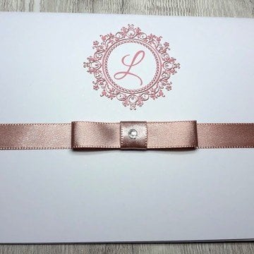 Convite para 15 Anos (A4 15anos - 17) Brasão Branco Discreto