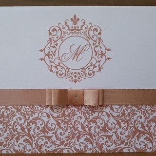 Convite para 15 Anos (A4 15anos - 22) Creme Arabesco Brasão