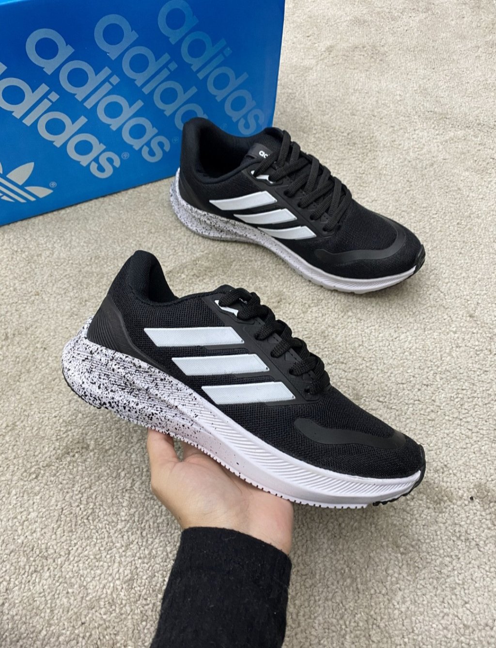 Adidas sola pintinhas 