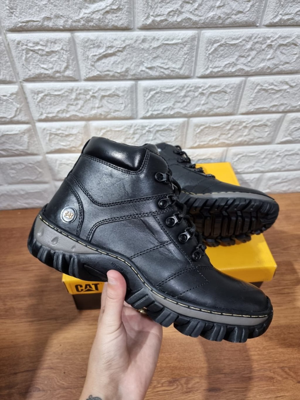 Caterpillar couro/detalhe lateral 