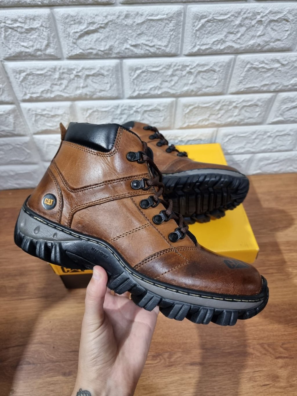 Caterpillar couro/detalhe lateral 