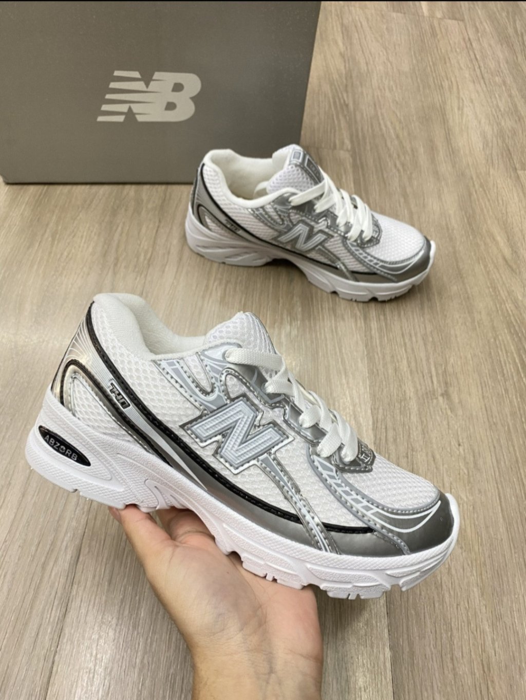 New balance 740
