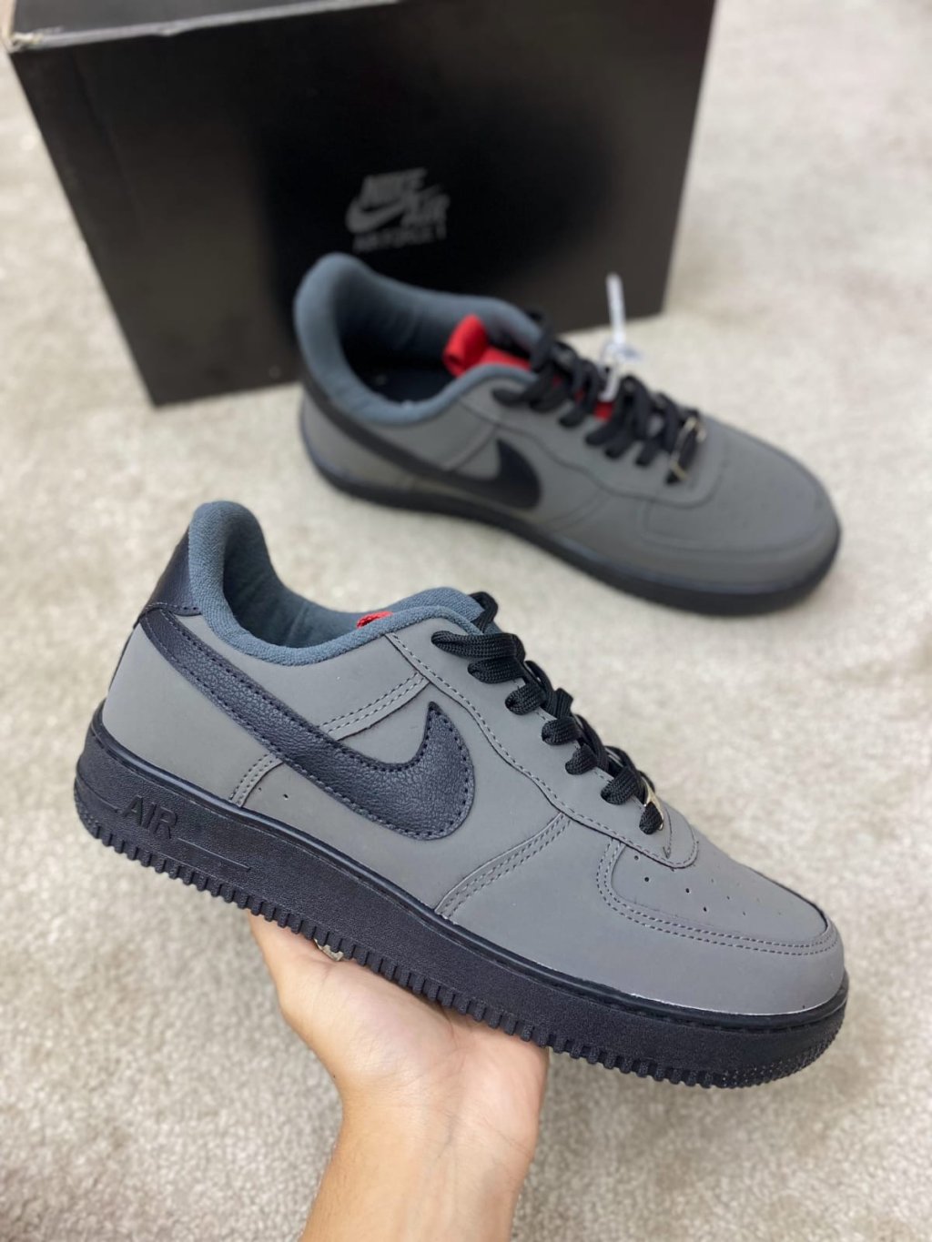 Nike Air force língua vermelha 