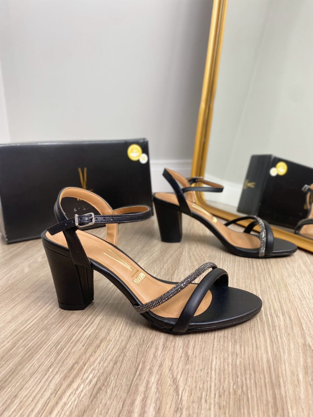 Salto 8cm tiras de gliter e lisa vizzano 