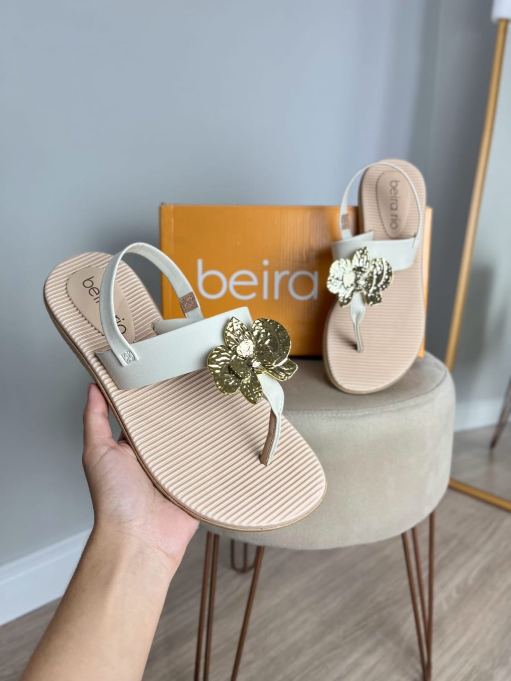 Sandalia Beira Rio,  flor ouro