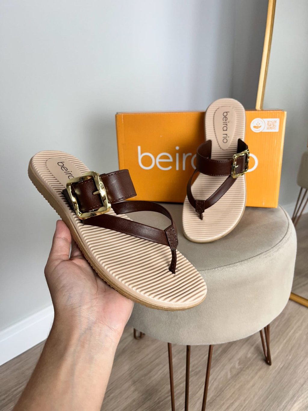 Rasteirinha Beira Rio, de dedo fivela lateral 