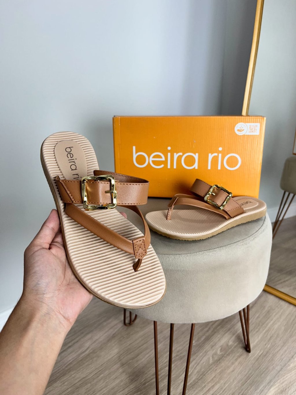 Rasteirinha Beira Rio, de dedo fivela lateral 