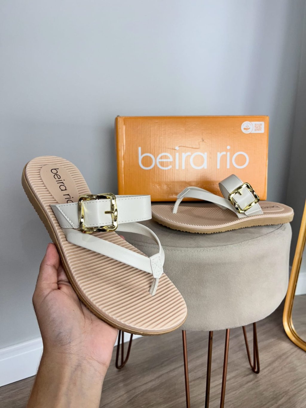 Rasteirinha Beira Rio, de dedo fivela lateral 