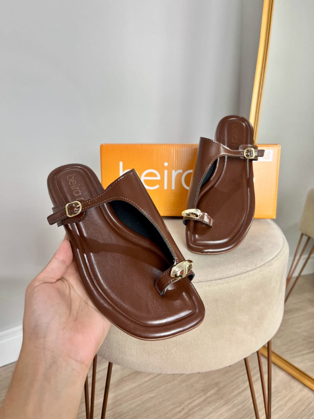 Rasteirinha, lateral anel de dedo