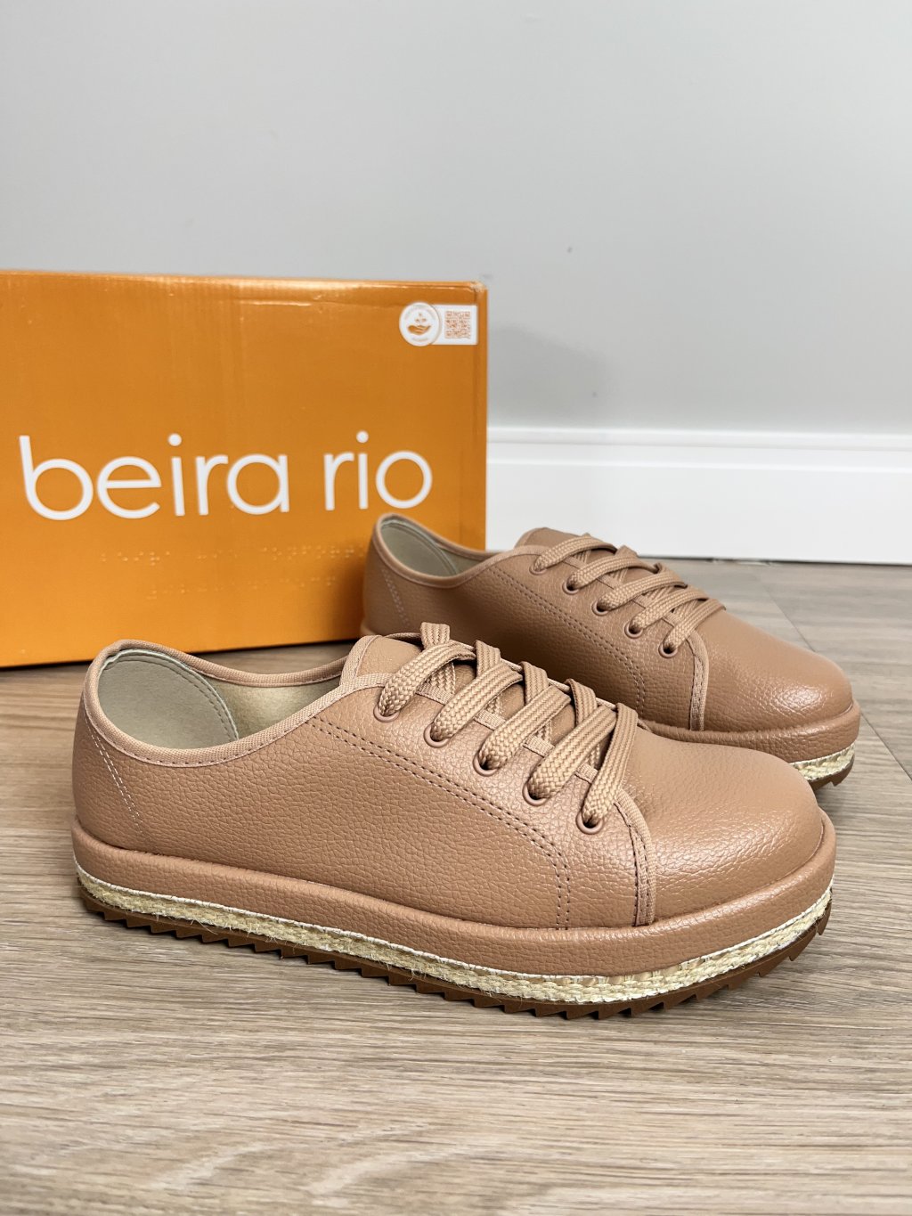 Tênis Beira Rio detalhe em palha 