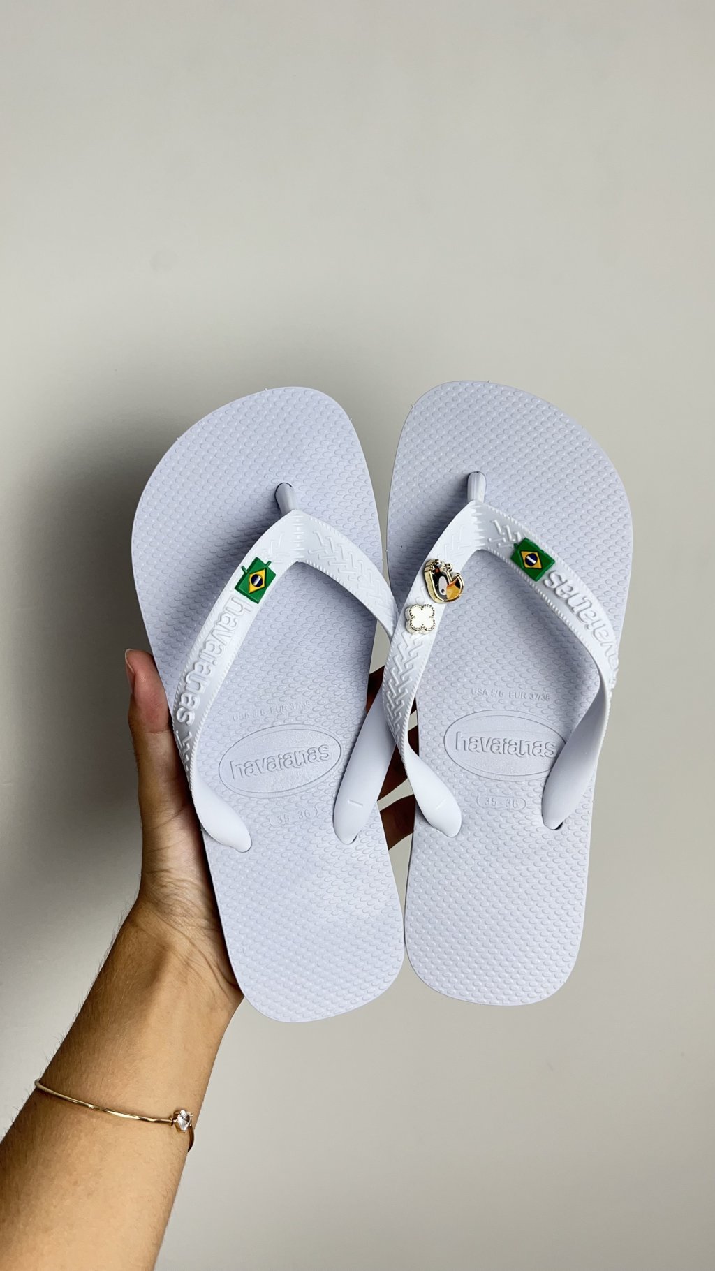 Chinelo bandeira, pingente 