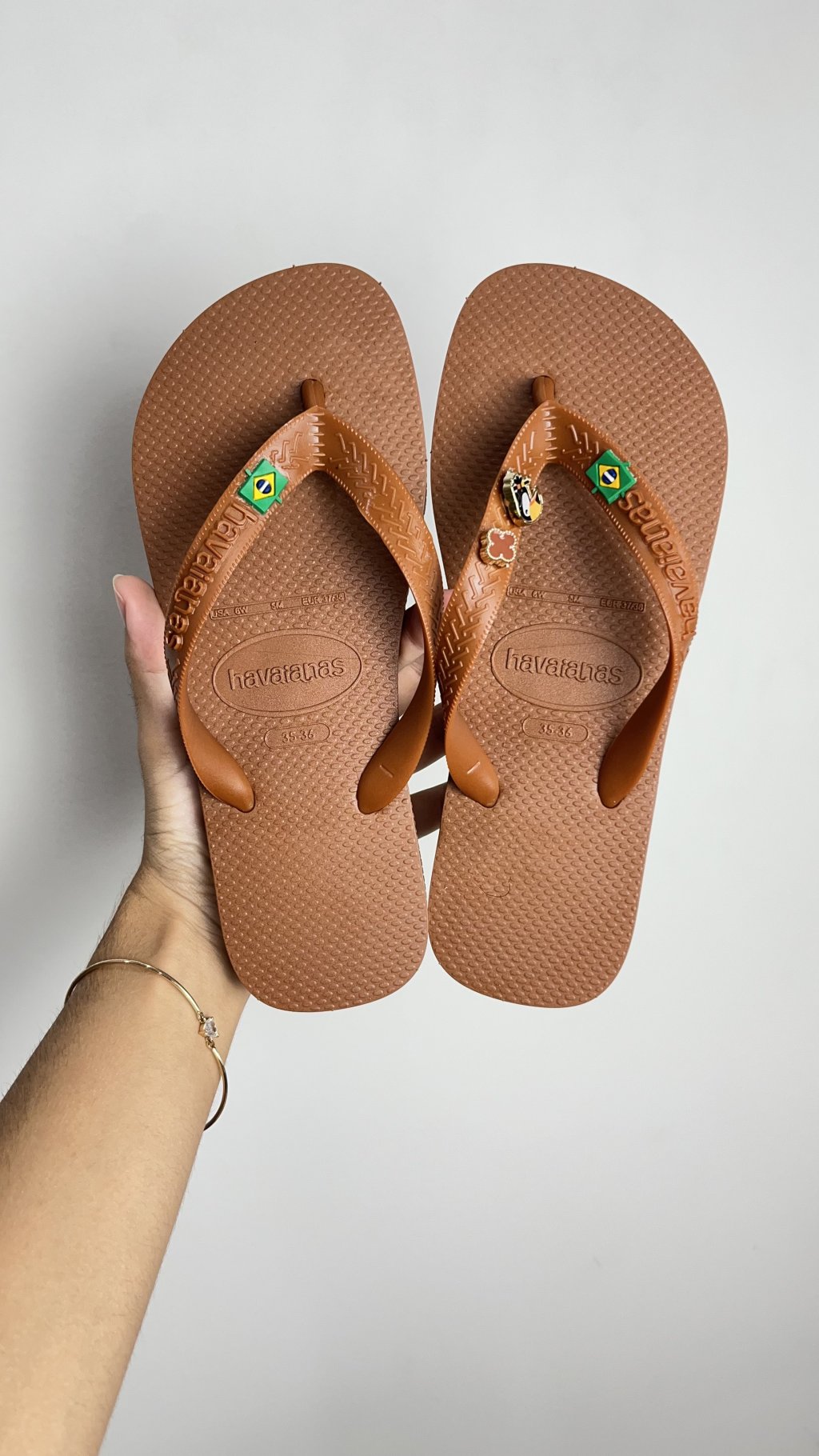 Chinelo bandeira, pingente 