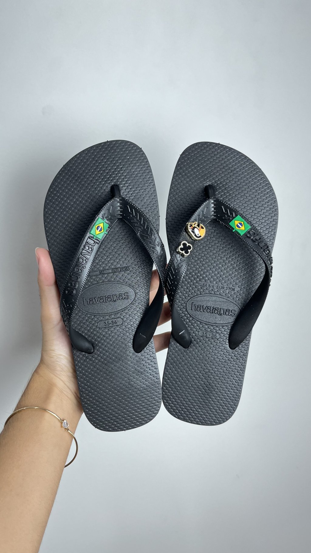 Chinelo bandeira,  pingente 