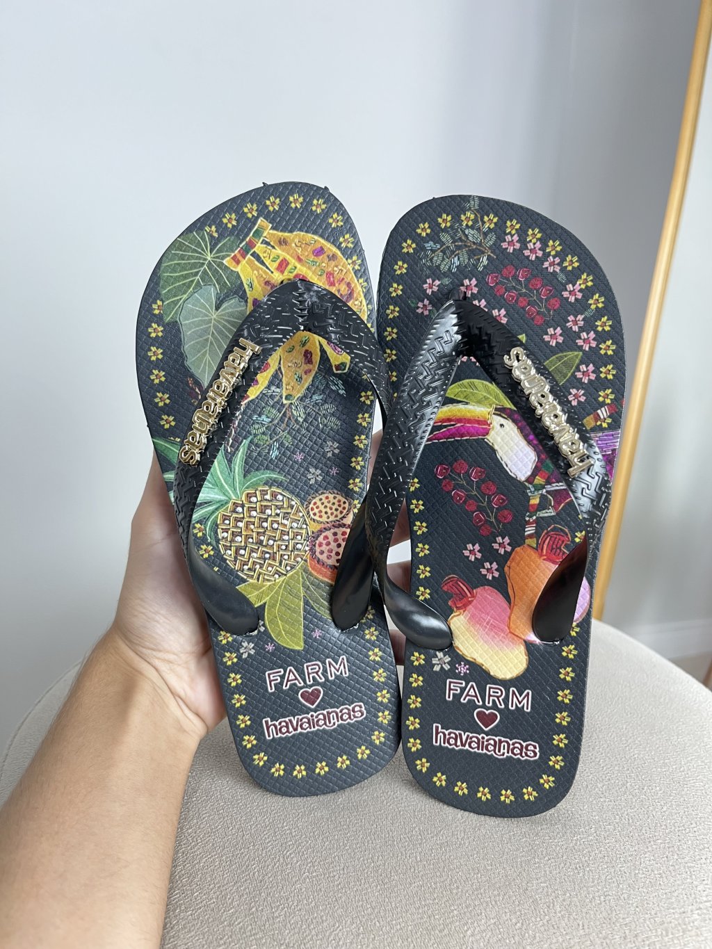 Chinelo feminino estampa frutas