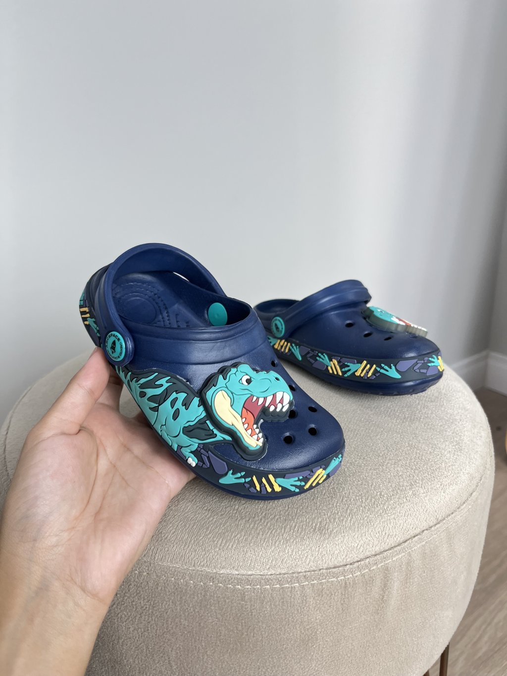 Crocs led