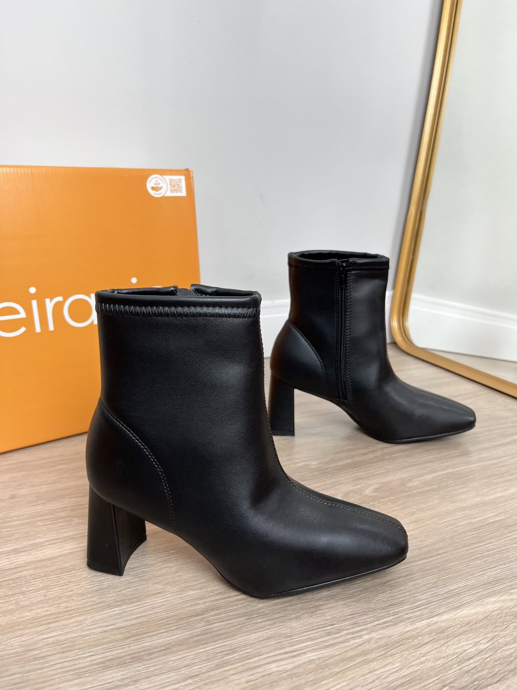 Bota lisa beira rio