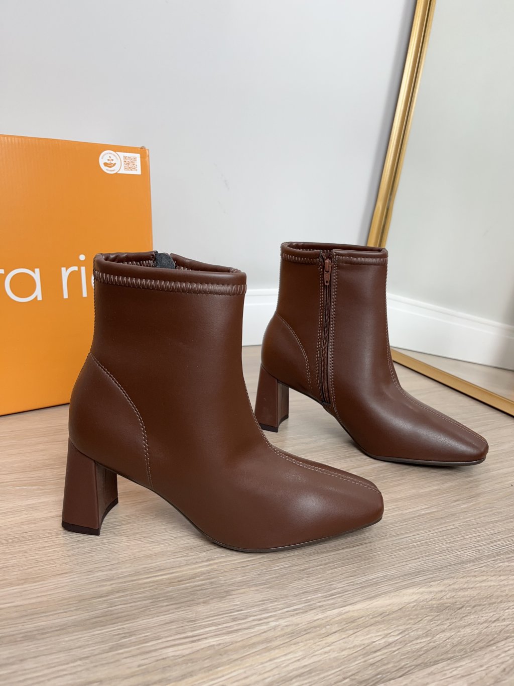 Bota lisa beira rio