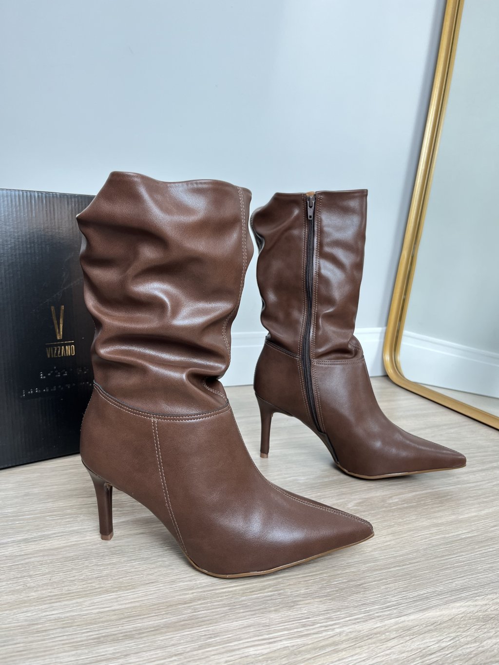 Bota cano médio salto fino Vizzano 