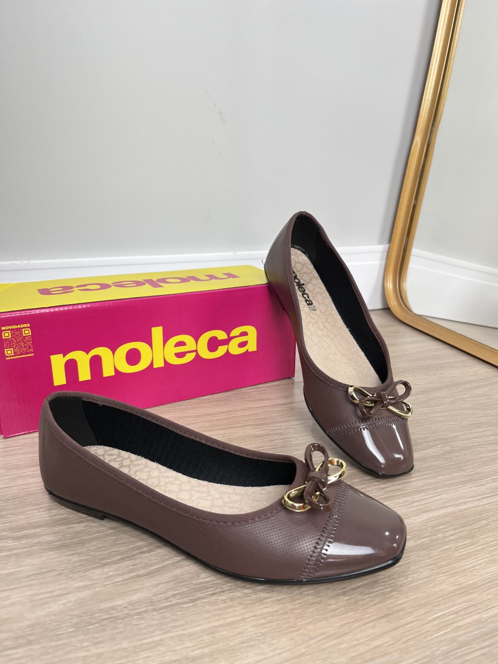 Sapatilha lacinho ouro moleca
