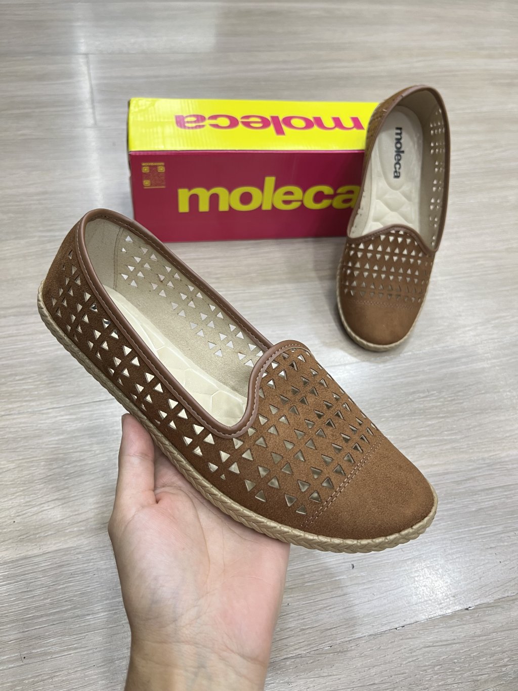 Sapatilha vazada moleca 