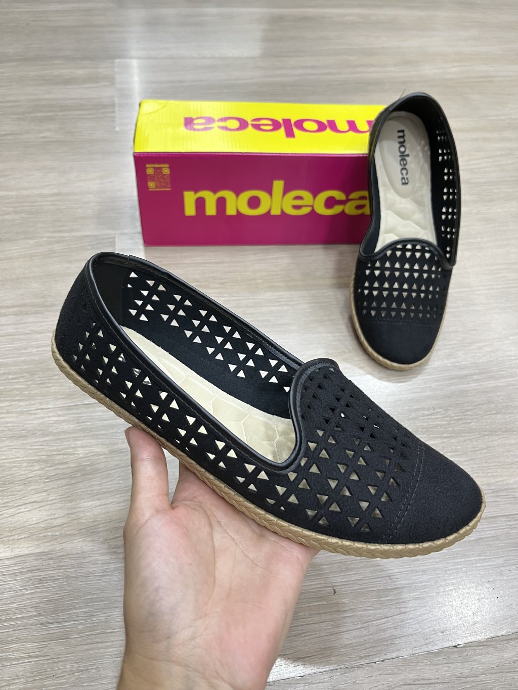 Sapatilha vazada moleca 