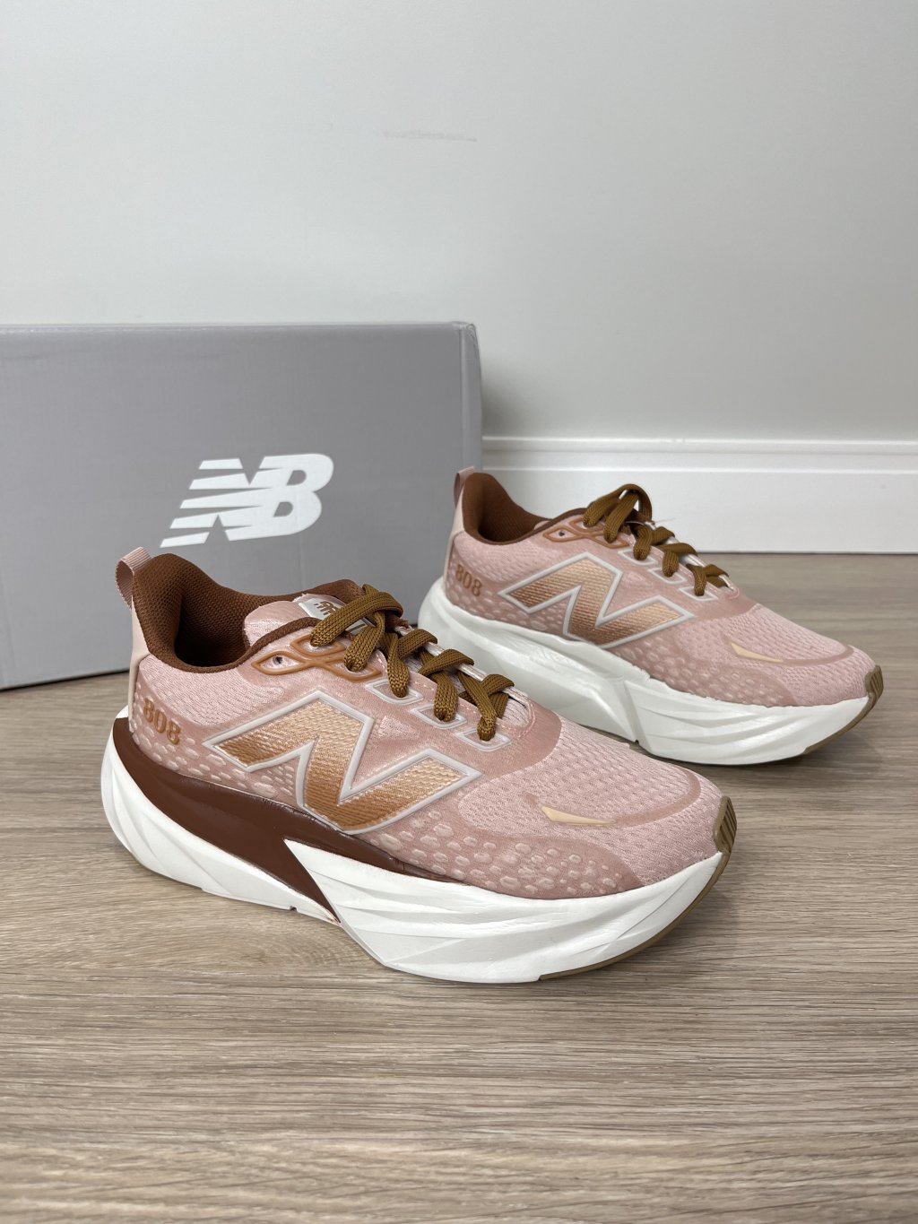 New Balance 808