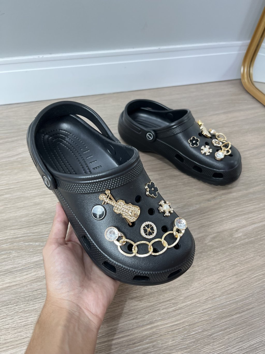 Crocs adulto com pingente 