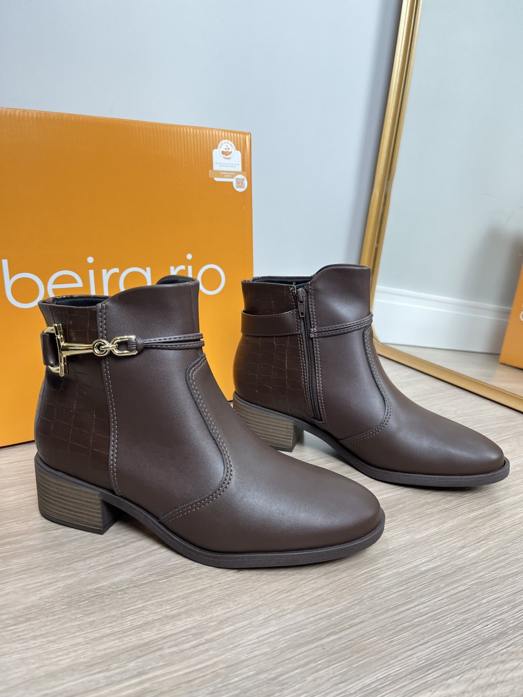 Bota beira rio croco
