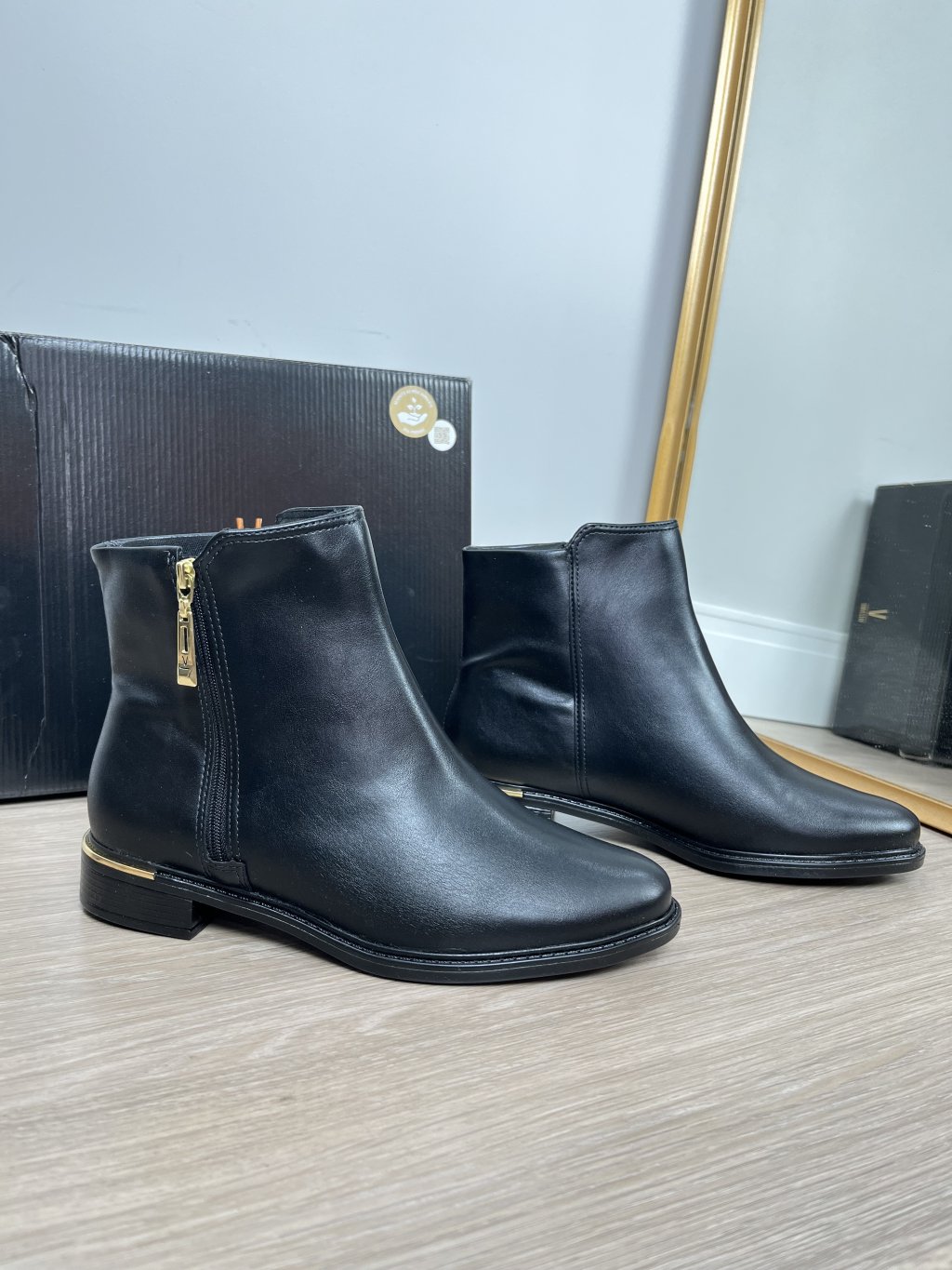 Bota Vizzano baixa, detalhe zíper 