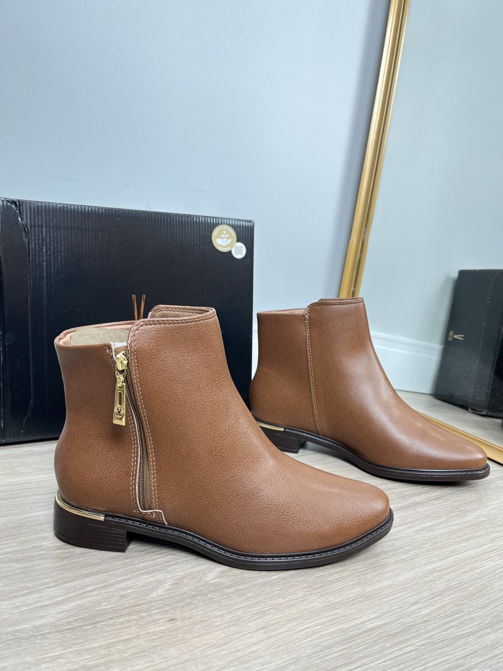 Bota Vizzano baixa, detalhe zíper 