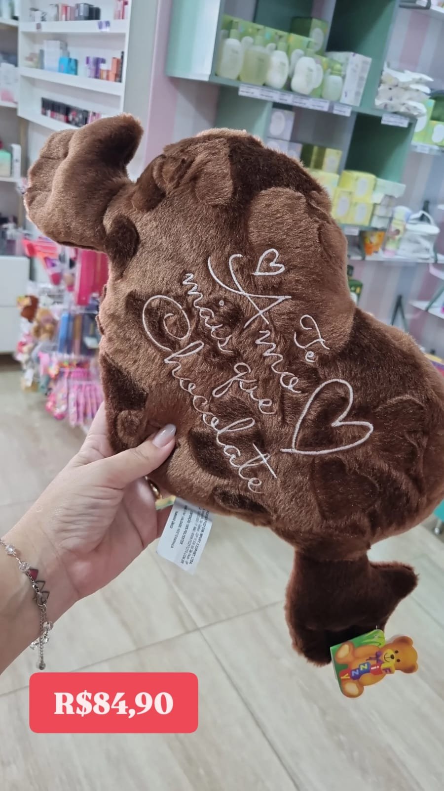 PELÚCIA CORAÇÃO MARROM: TE AMO MAIS QUE CHOCOLATE (LETRA CURSIVA)
