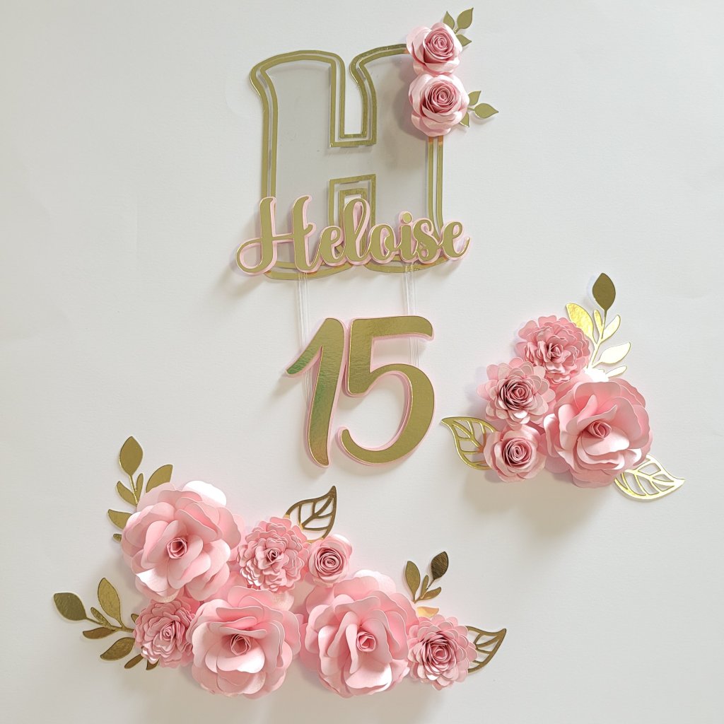 Topo de Bolo 15 anos com flores de papel